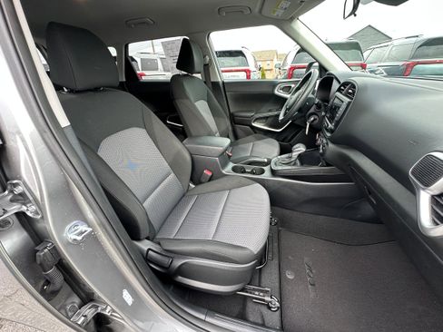 Used 2023 Kia Soul LX w/ LX Technology Package image 18