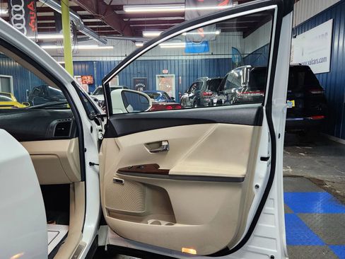 Used 2013 Toyota Venza XLE w/ XLE Premium Pkg image 11