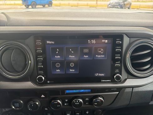 Used 2023 Toyota Tacoma TRD Off-Road image 33