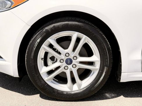 Used 2018 Ford Fusion SE w/ Equipment Group 602A FWD image 10