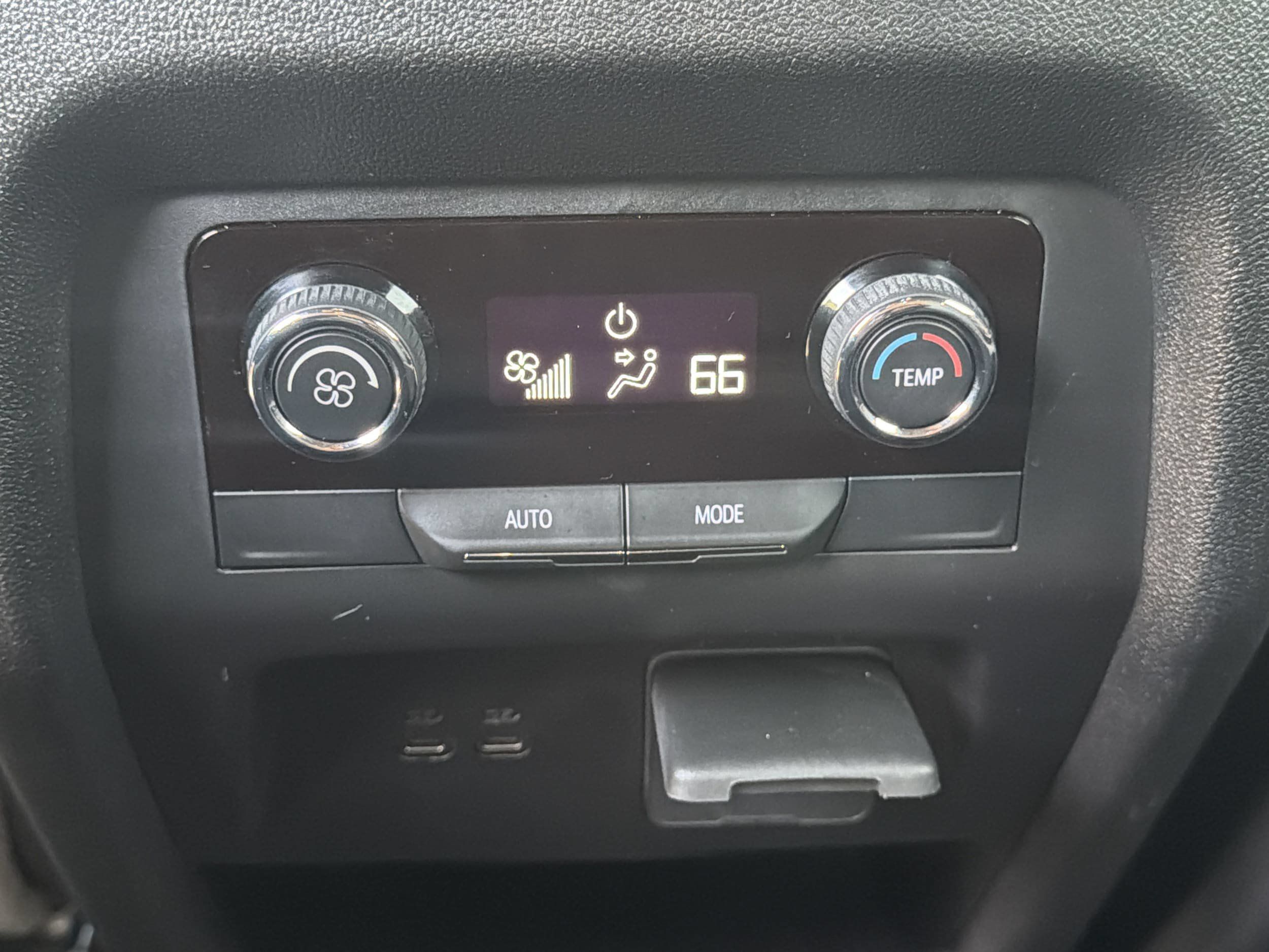 Used 2026 Chevrolet Traverse LT w/ Driver Confidence Package FWD image 24
