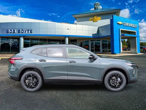 New 2026 Chevrolet Trax LT w/ Driver Confidence Package FWD image 8