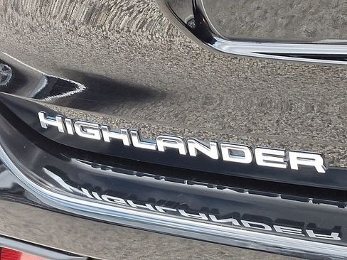 Used 2020 Toyota Highlander XLE image 33