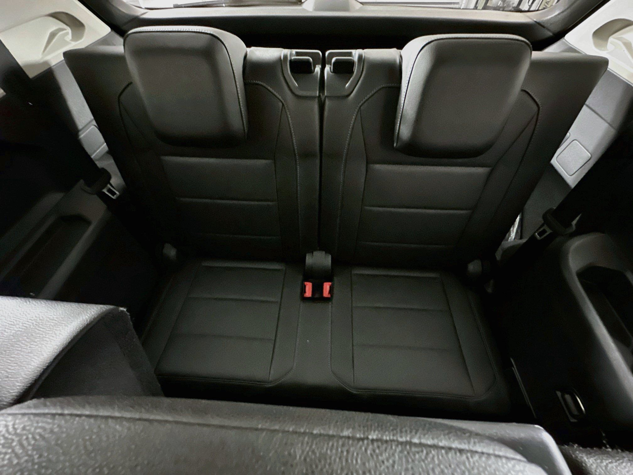 Used 2020 Volkswagen Tiguan SE FWD image 32