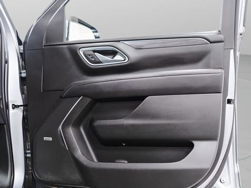 Used 2023 GMC Yukon SLT w/ SLT Luxury Package image 33