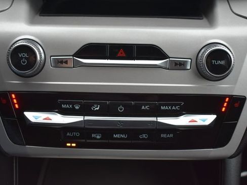 Used 2023 Ford Explorer XLT image 26