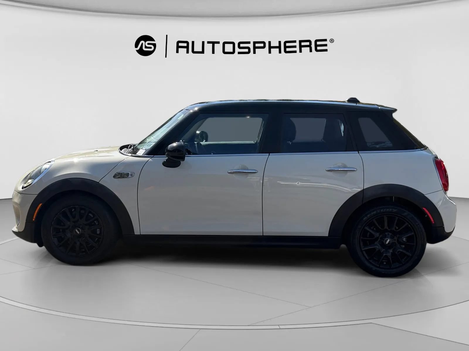Used 2016 MINI Cooper 4-Door Hardtop w/ Media Package FWD image 4