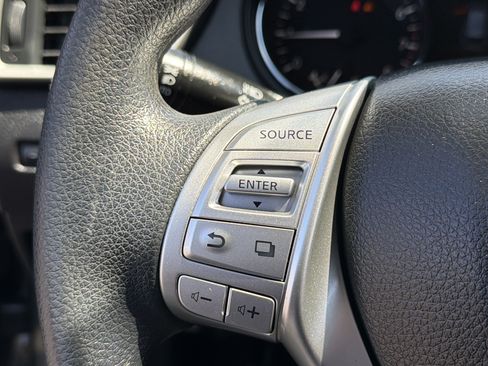 Used 2014 Nissan Rogue SV AWD/4WD image 17