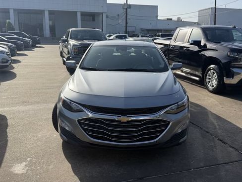 Used 2023 Chevrolet Malibu LT FWD image 2