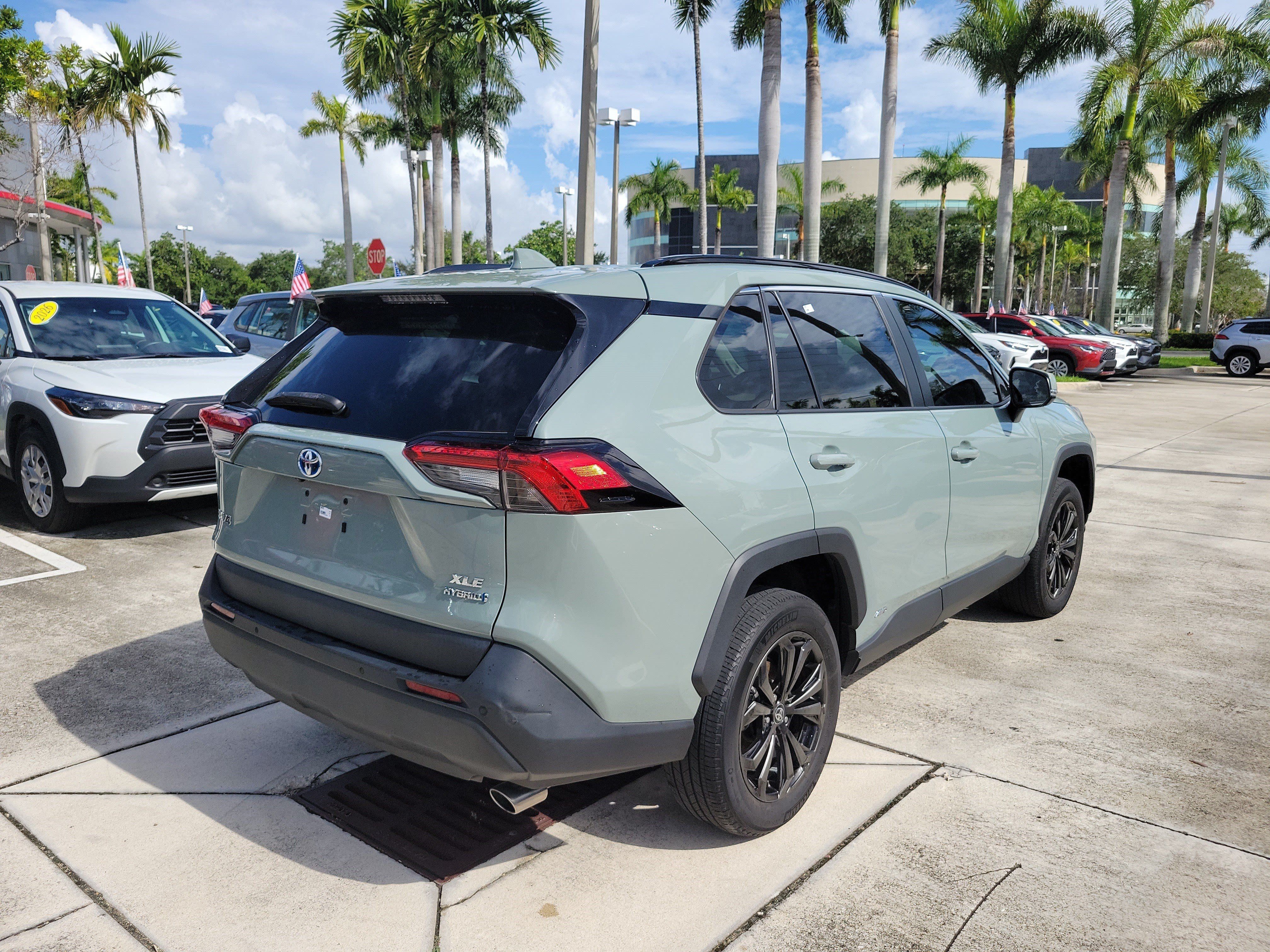 Used 2023 Toyota RAV4 XLE Premium AWD/4WD image 7