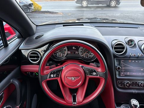 Used 2019 Bentley Bentayga image 67