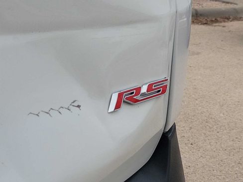 Used 2023 Chevrolet Traverse RS FWD image 11