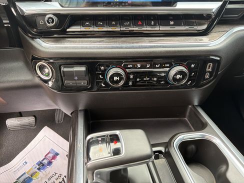 Used 2024 Chevrolet Silverado 1500 LTZ AWD/4WD image 18