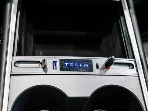 Used 2023 Tesla Model Y Long Range AWD/4WD image 22