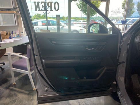 Used 2024 Honda CR-V LX image 9