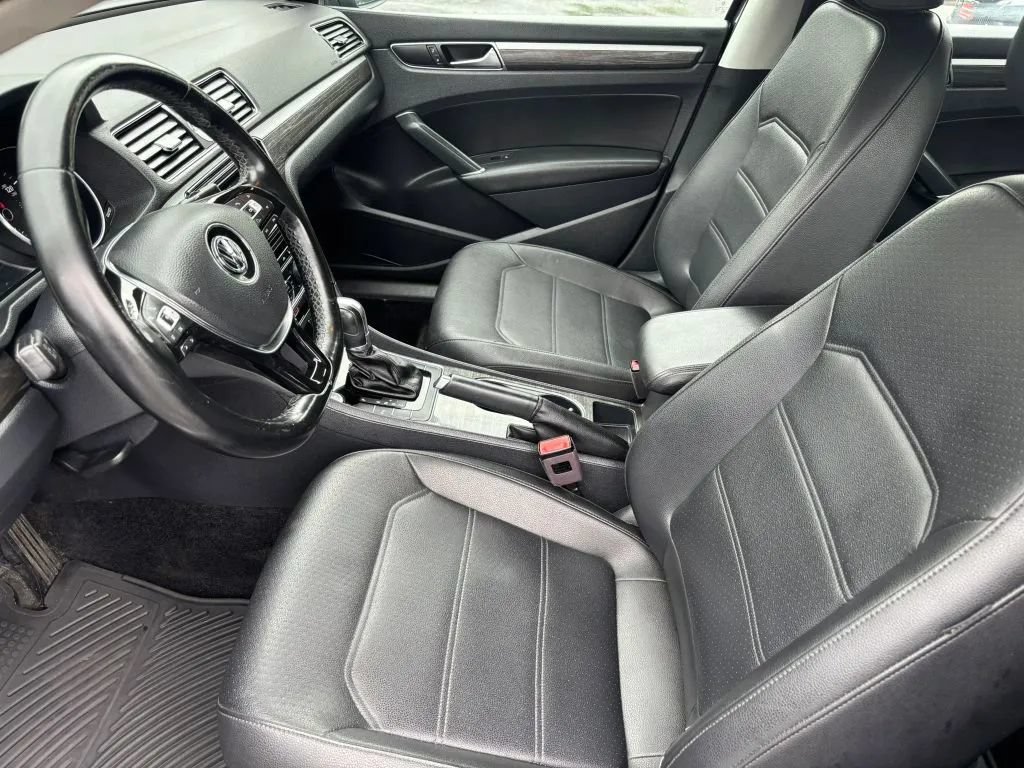Used 2017 Volkswagen Passat 1.8T SE FWD image 11