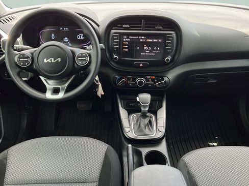 Used 2023 Kia Soul LX w/ LX Technology Package FWD image 11