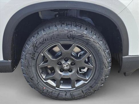 New 2025 Honda Pilot TrailSport image 9