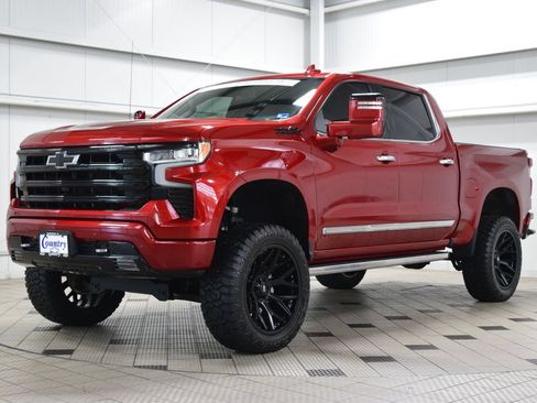 Used 2024 Chevrolet Silverado 1500 High Country w/ High Country Premium Package AWD/4WD image 3
