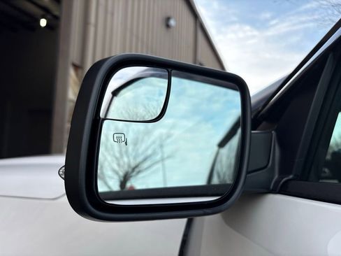 Used 2018 Ford Explorer XLT w/ Equipment Group 202A image 21