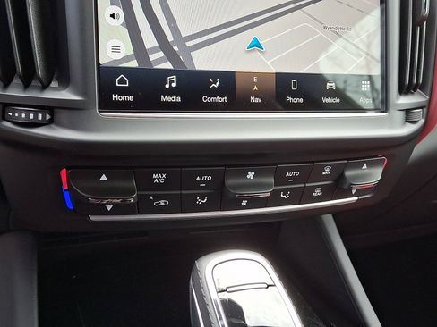 Certified 2022 Maserati Levante GT image 16