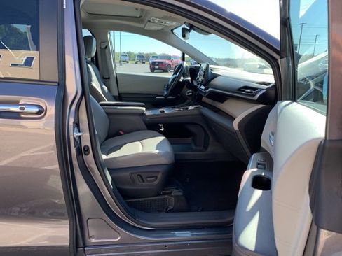 Used 2023 Toyota Sienna XLE image 14