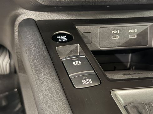 Used 2025 Nissan Kicks SV FWD image 19