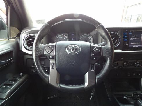 Used 2018 Toyota Tacoma TRD Off-Road image 17