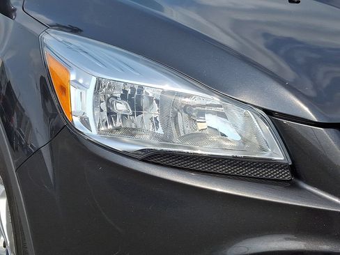 Used 2016 Ford Escape SE w/ Equipment Group 201A AWD/4WD image 9