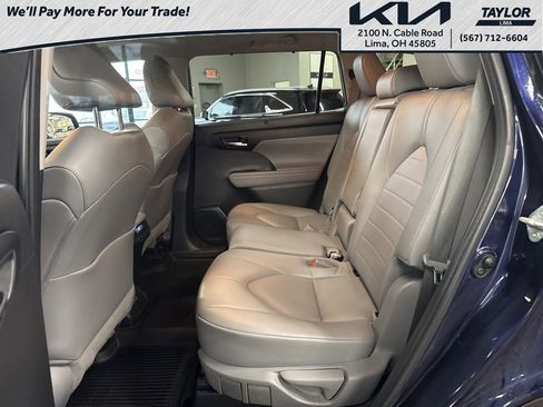 Used 2022 Toyota Highlander XLE image 10