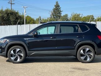 Used 2024 Volkswagen Taos SE w/ Panoramic Sunroof Package AWD/4WD video 2