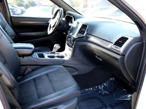 Used 2019 Jeep Grand Cherokee Altitude image 45