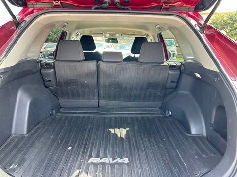 Used 2023 Toyota RAV4 LE FWD image 9