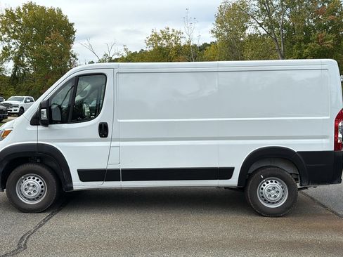Used 2025 RAM ProMaster 2500 w/ Premium Convenience Group image 7