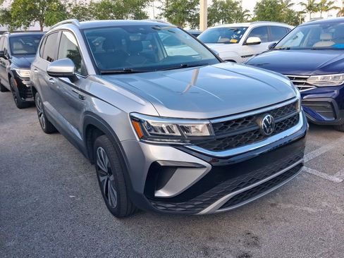 Used 2023 Volkswagen Taos SE image 2