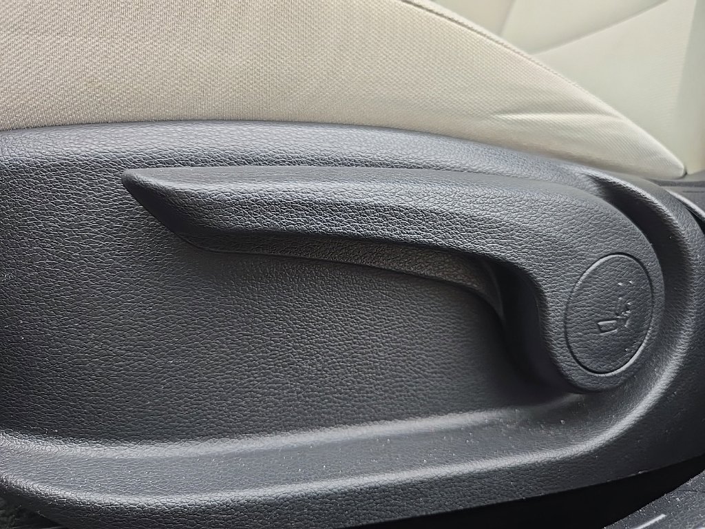 Used 2023 Kia Forte LXS FWD image 29