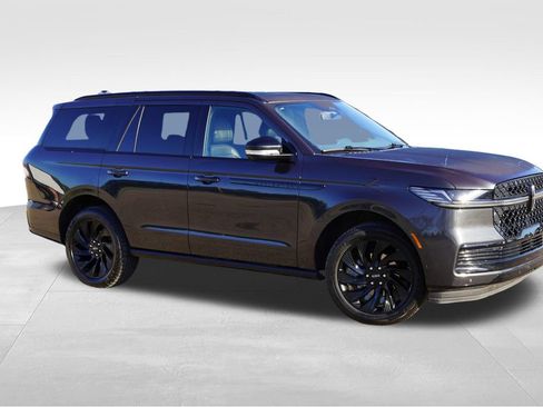 Used 2025 Lincoln Navigator Reserve w/ Jet Appearance Package AWD/4WD image 2