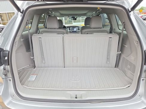 Used 2019 Toyota Highlander Limited Platinum AWD/4WD image 12