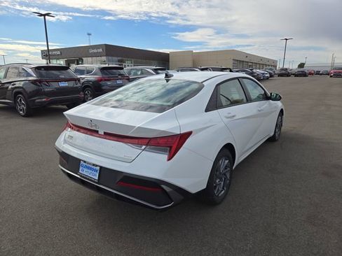 New 2026 Hyundai Elantra Hybrid FWD image 6