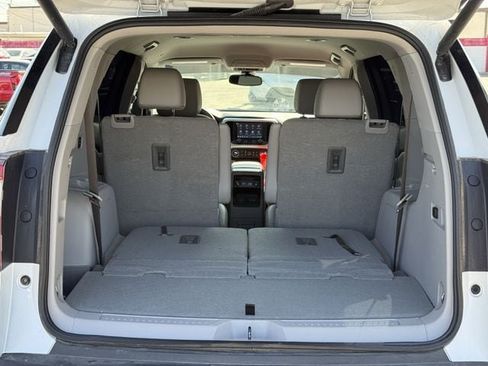 Used 2021 GMC Acadia SLT w/ Technology Package FWD image 33