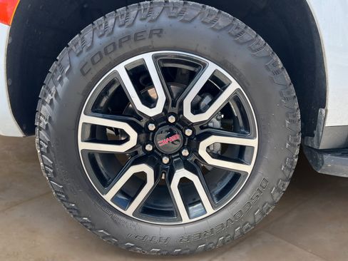 Used 2022 GMC Yukon AT4 AWD/4WD image 24