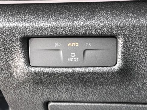 Used 2026 Volkswagen Tiguan SE AWD/4WD image 17
