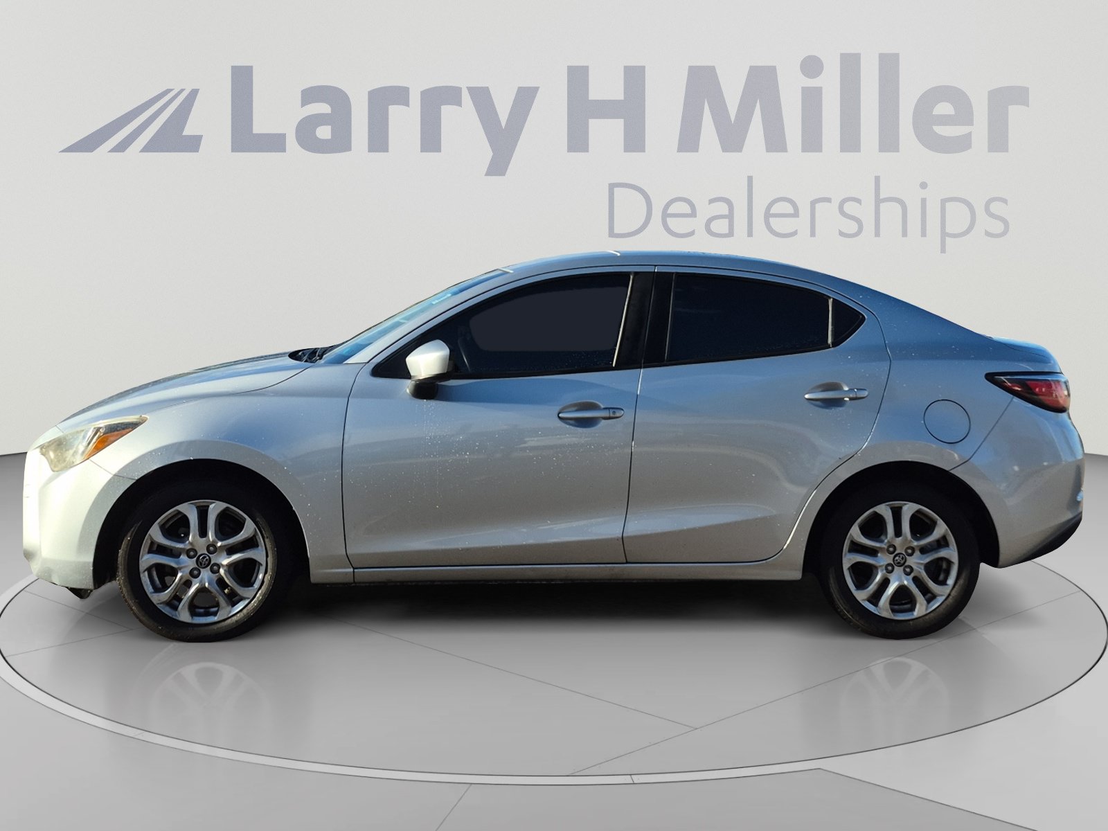 Used 2018 Toyota Yaris iA FWD image 2