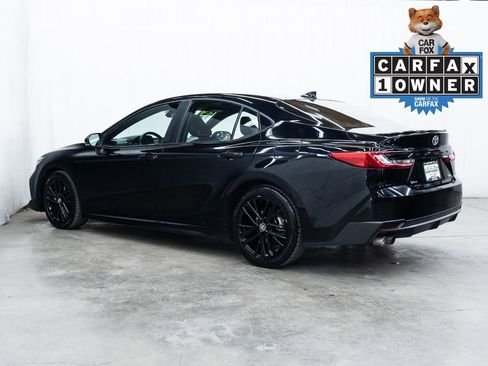 Used 2025 Toyota Camry SE FWD image 4