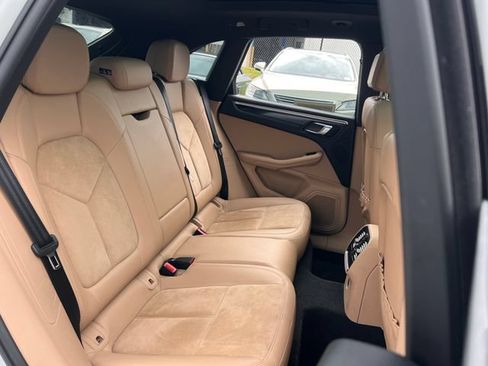 Used 2021 Porsche Macan AWD/4WD image 30