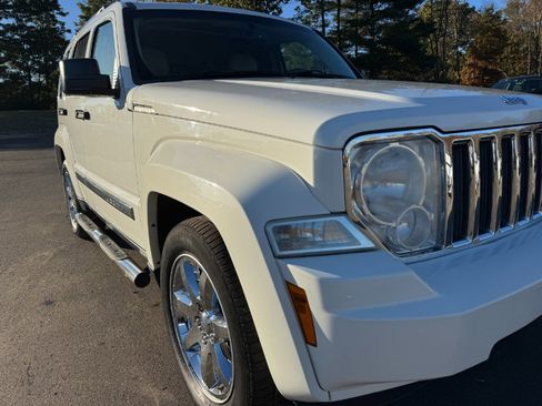 Used 2010 Jeep Liberty Limited image 12