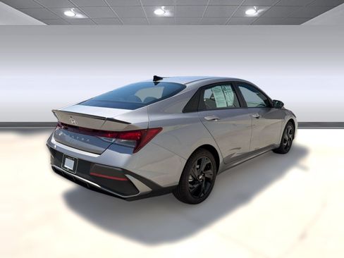 Used 2026 Hyundai Elantra Sport FWD image 9