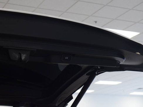 Used 2017 Land Rover Discovery HSE AWD/4WD image 18
