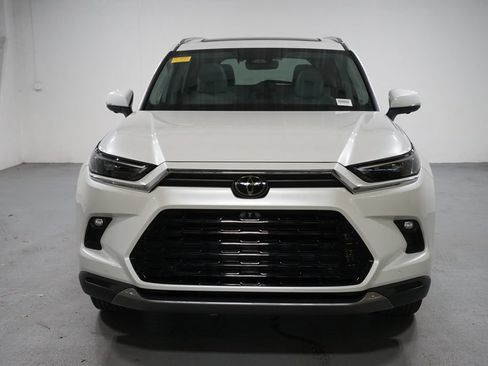 Certified 2024 Toyota Grand Highlander FWD image 2