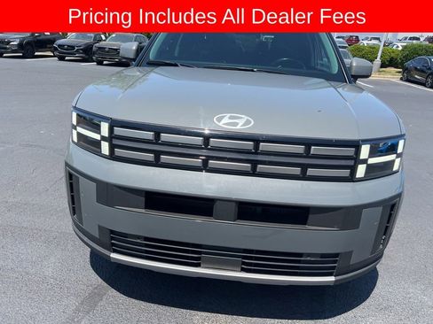 Used 2024 Hyundai Santa Fe SE FWD image 2